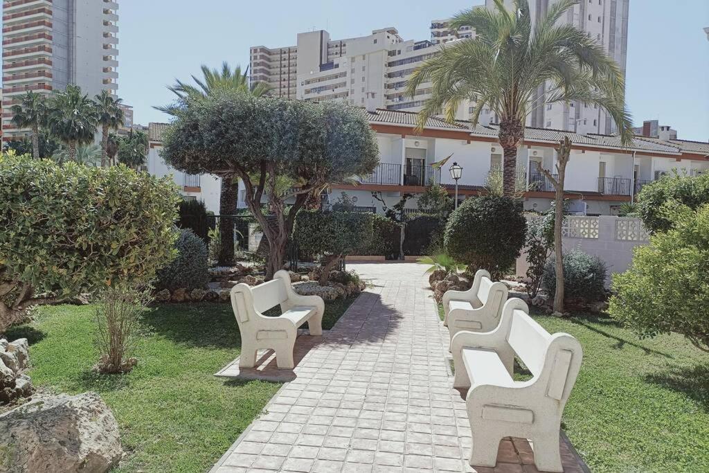2 Bedroom Townhouse In Beautiful Gated Complex Benidorm Exterior foto